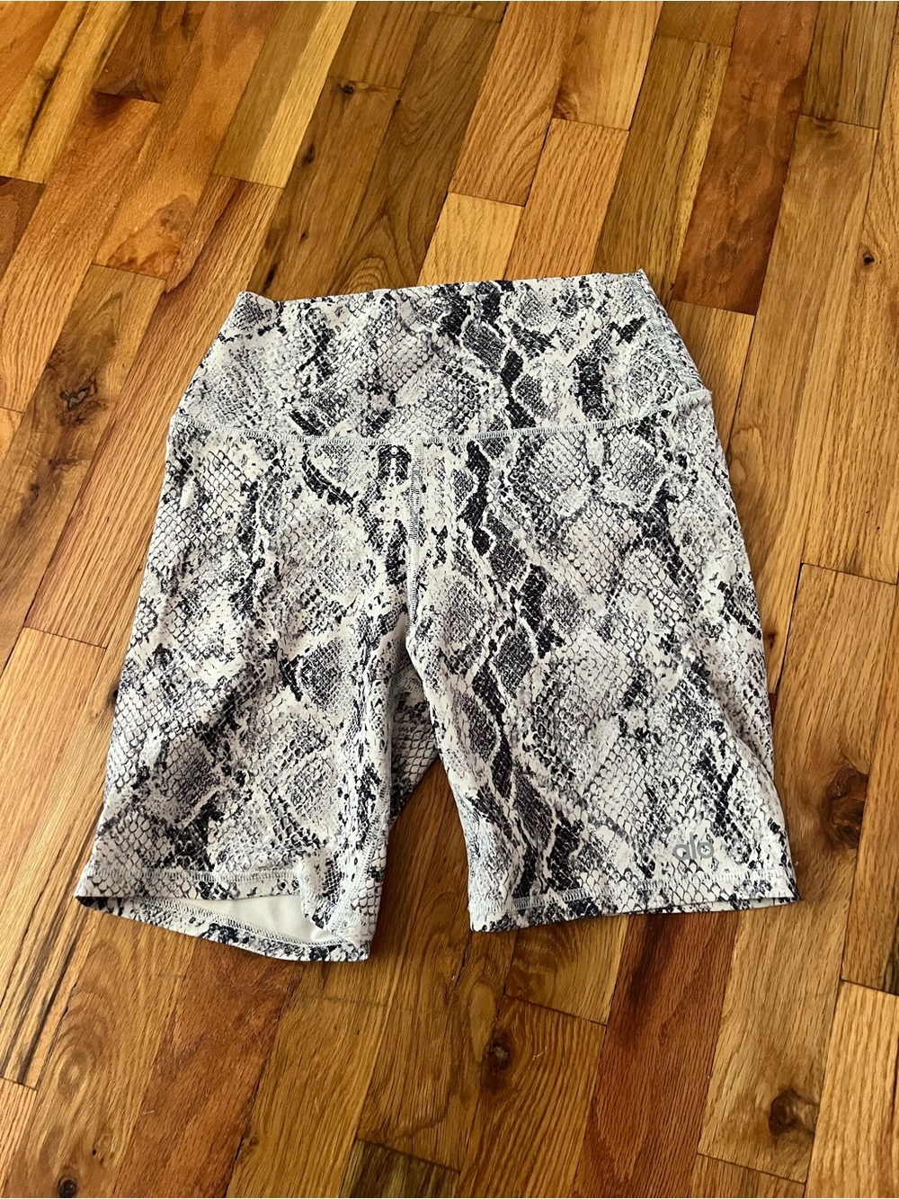 ALO Yoga | Snakeskin Biker Shorts